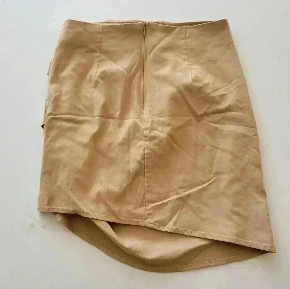 FOREVER 21 Asymmetrical tan mini skirt - Picture 2 of 4